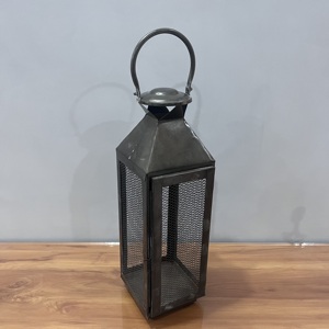 Farol Decorativo de Hierro Forjado L559 con Asa, Acabado Antiguo, para Decoración del Hogar en Ramadán, Navidad y Pascua - Product Image 1