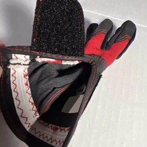 Gants de golf en maille respirante rouge et noir, antidérapants, unisexes, à enfiler, protection des mains pour le sport - Product Image 2