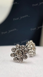 Boucles d'oreilles clous fleur en argent sterling 925, moissanite taille brillant ronde VVS, serties de diamants, avec fermoir à vis, pour femme - Product Image 5
