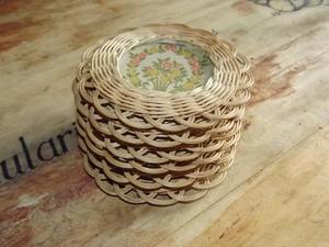 Elegante Posavasos Redondo de Ratán con Diseño Floral, Tapete Decorativo para Centro de Mesa, Cocina y Decoración del Hogar, de la India - Product Image 4