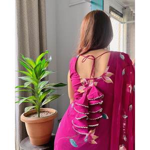 Hermoso Conjunto de Top y Falda de Tela Chifón Talla XS con Dupatta para Fiestas - Product Image 2