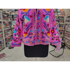 Veste en coton rose brodée à la main, col châle, manches longues, motif floral, style Prairie Chic, vêtement de printemps pour femme, cadeau pour elle - Product Image 3