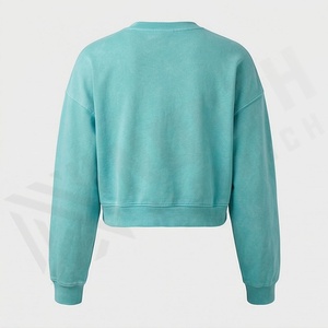 Ensemble de survêtement deux pièces premium pour femme : Sweat-shirt court en satin polyester couleur personnalisée et pantalon de jogging élégant - Product Image 2