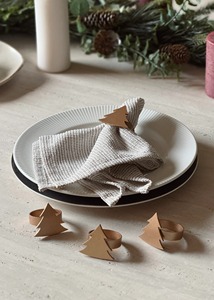 Anneaux de serviette en similicuir brun rustique pour sapin de Noël – Décoration de table de dîner des fêtes – Porte-serviettes minimaliste en faux cuir en forme de sapin - Product Image 3