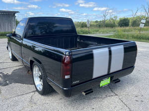 Top Selling Old Model Classic Used 1988 <b>C</b>-K 1500 Series C1500 Silverado PickUp Black Truck READY TO SHIP TODAY - Product Image 2