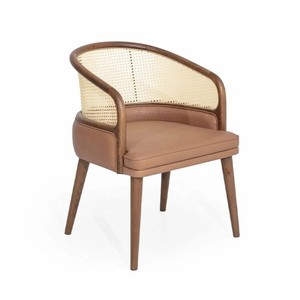 Silla de comedor tapizada en cuero de estilo moderno de mediados de siglo, con estructura de madera y respaldo de mimbre - Product Image 1