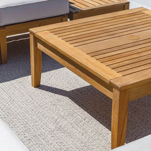 Table basse d'extérieur en teck, moderne, minimaliste, écologique, durable, fabriquée à la main, pour villa contemporaine et terrasse d'hôtel - Product Image 5