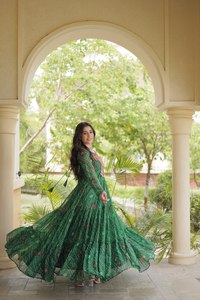 Vestido de Fiesta Indio Especial para Navratri, Diseño Exclusivo de Primera Calidad, Alta Demanda en Exportación - Product Image 2