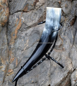 Corne à boire de boeuf avec support en fer Corne à vin vintage avec support en fer à bas prix - Product Image 3