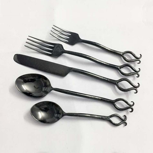 Elegante Juego de Cubiertos de Metal Plateado Pulido a Mano para Cocina Moderna, Comedor y Decoración de Hogar de Lujo - Product Image 6
