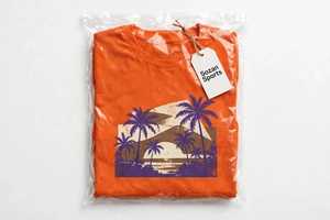 Camiseta de Manga Corta con Cuello Redondo para Mujer, Color Naranja, Estampado de Palmeras Tropicales y Atardecer, Diseño con Letras, Estampado Puff, Estilo Casual de Verano - Product Image 3