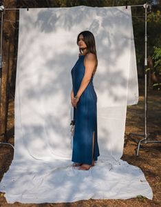 Elegante Vestido Maxi de Mezclilla con Cuello Halter, Silueta Ajustada con Abertura Lateral, para Fiestas de Verano, Sin Mangas, Color Sólido - Product Image 3