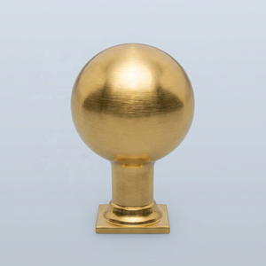 Bouton de meuble élégant en laiton brossé pour quincaillerie de cuisine, poignée de tirage durable au design moderne pour la maison, le bureau et le salon - Product Image 1