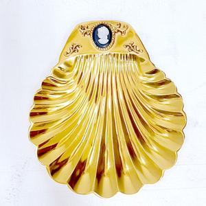 Plats et assiettes en ardoise gravée plaquée or Bol décoratif en aluminium Métal Classique Bol à fruits de bonne qualité - Product Image 1