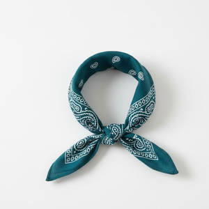 Écharpe bandana très extensible, design tubulaire polyvalent pour plusieurs styles de port et confort tout au long de la journée en extérieur - Product Image 4