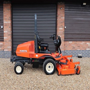 Tractor Cortacésped Kubota F2890 con Excelente Plataforma de Corte y Recolector de Césped en Perfecto Estado - Product Image 2