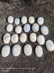 Pierre de méditation ovale en agate bleue naturelle polie, cristal de guérison, pierre de méditation, Reiki, Chakra, vente en gros d'agate - Product Image 3