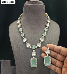 Conjunto de Collar con Colgante de Cristal Verde Menta de Lujo, Chapado en Oro, Diseño de Latón, Joyería Elegante para Bodas y Fiestas para Mujer - Product Image 5