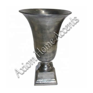 Jarrón de Metal de estilo moderno y sofisticado, forma elegante única, axioma, acentos para el hogar, decoración rústica transparente para exteriores para mesa - Product Image 1