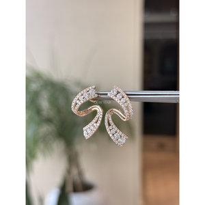 Pendientes de Oreja con Diamantes Cultivados en Laboratorio de Lujo, 1.60 Ct, Corte Redondo, Diseño Curvo con Triple Hilera de Pavé, Oro de 14K, Joyería Fina Personalizada para Mujer - Product Image 4