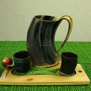 Verre à bière Viking en corne de bœuf polie naturelle avec deux tasses assorties, style médiéval, au meilleur prix - Product Image 2
