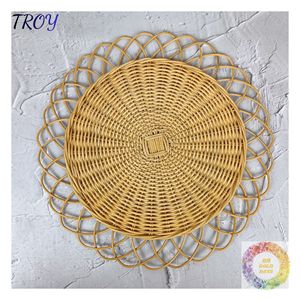 Sets de table bohèmes en rotin faits à la main, accessoires de table en osier pour un style intérieur naturel et des arrangements de table texturés - Product Image 5