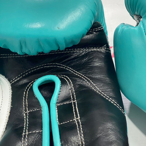 Nouveauté, gants de boxe professionnels de haute qualité fabriqués en cuir de vache véritable, sans couture, avec impression CA. - Product Image 3