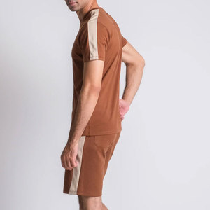 Conjunto de camiseta y pantalones cortos de moda urbana para verano, tela suave y cómoda para uso casual y estilo diario. - Product Image 5