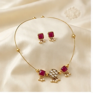 Ensemble collier et boucles d'oreilles plaqué or avec breloque rubis et perles d'imitation pour femme, idéal pour mariage et soirée - Product Image 1
