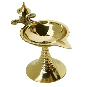 Lámpara de aceite de latón hecha a mano, diseño clásico, estilo étnico, decoración para Diwali, Pooja, rituales, templo, uso doméstico. - Product Image 2