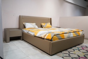 Cama King Size Moderna Tapizada con Cabecera Acolchada de Tela de Terciopelo y Cuero PU, Estructura con Recubrimiento en Polvo CRCA - Product Image 5