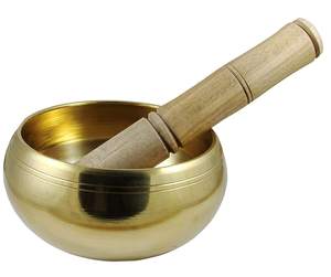 Bol chantant tibétain artisanal en laiton avec coussin rouge et baguette en bois pour la méditation, le yoga, la sonothérapie et la décoration spirituelle - Product Image 2