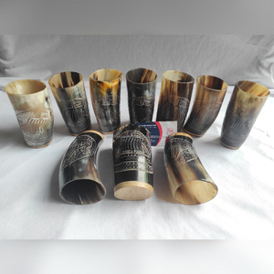 Vaso de chupito de cuerno de búfalo auténtico con borde de latón y brújula Vegvisir tallada a mano, artesanía vikinga. - Product Image 4