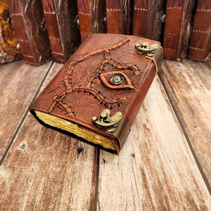 Carnet en cuir vintage classique Hocus Pocus, livre de sorts œil maléfique, fait main, décoration religieuse Halloween, artisanat sorcière, en cuir de vache et alliage - Product Image 4