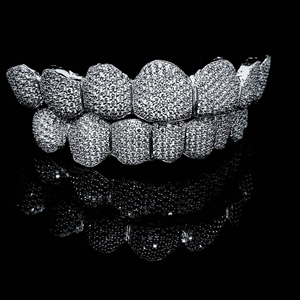 Grillz de Dientes para Hombre Estilo Hip Hop Personalizado, de Plata 925 con Baño de Platino/Oro, Moissanita Brillante con Engaste en Canal, Cadena de Oro Blanco, IGI - Product Image 6