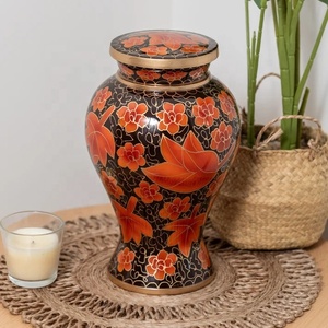 Urne funéraire artisanale en métal noir avec motifs floraux en feuille d'érable orange et accents dorés antiques, porte-cendres commémoratif - Product Image 3
