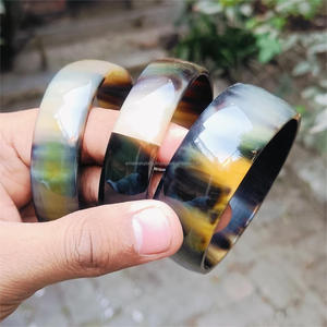 กำไลข้อมือโลหะผสมสังกะสีฮอร์นธรรมชาติของผู้หญิงทันสมัยเครื่องประดับขัดเงาหรูหราน้ำหนักเบาสไตล์ปาร์ตี้คลาสสิก - Product Image 5