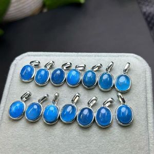 จี้หินอะพาไทต์ธรรมชาติจาก Zahira Gems ตัวเรือนเงินแท้ สไตล์โบฮีเมียน รูปทรงแฟนซี ได้รับการรับรองจากผู้ตรวจสอบอิสระ เหมาะสำหรับทั้งชายและหญิง - Product Image 4