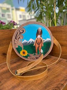 กระเป๋าโรงอาหารหนังเครื่องมือสำหรับผู้หญิงกระเป๋าคาดลำตัวทรงกลมพิมพ์ลายดอกไม้สไตล์วินเทจใหม่สไตล์ตะวันตก - Product Image 4