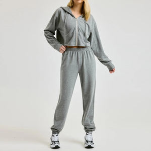 Velours fermeture éclair automne épais haut court survêtement femmes ensemble décontracté vêtements de sport deux pièces à capuche ensemble de haute qualité à bas prix - Product Image 1