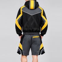 Ensemble coupe-vent d'extérieur avec short en tissu respirant, finition lisse, taille ajustable et veste extérieure entièrement zippée
