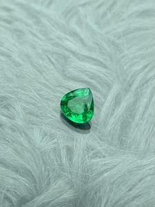 Esmeralda de Rajastán de Corte Corazón, 1.45 Quilates, Calidad AAA+, Natural, Sin Tratar, Verde Intenso, Certificada por IGI, STARSGEM, para Joyería - Product Image 4