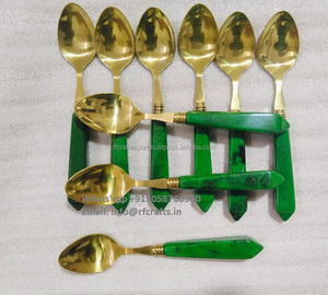 Juego de cubiertos dorados con mango de resina, cucharas de cena de acero inoxidable, tenedores de postre, reposapiés, pinzas para ollas para uso doméstico - Product Image 1