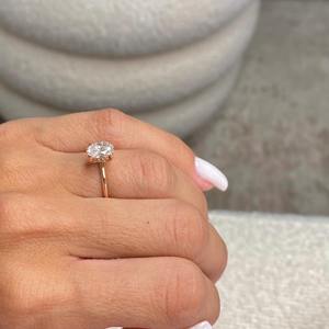 Anillo de Compromiso con Diamante Cultivado en Laboratorio de Corte Ovalado de 1.10 Quilates, Oro Rosa de 14k, Engaste Halo Oculto, Certificado IGI, Color D, Claridad VVS1 - Product Image 2