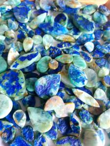 Azurita natural de primera calidad, drusa, mezcla de tamaños y formas, piedras preciosas sueltas, cabujones de azurita para la fabricación de joyas. - Product Image 2