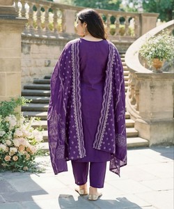 Conjunto de Muselina Moderna con Estampado a Mano, Top y Pantalón con Dupatta, para Uso Diario, Precio al por Mayor, Prenda Étnica, Color Morado - Product Image 5