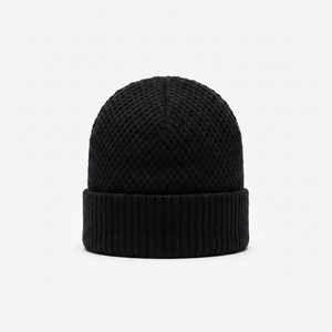 Bonnet en tricot côtelé noir avec revers, chaud pour l'hiver, avec logo brodé personnalisé - Product Image 3
