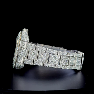 Reloj de Moissanita con Esfera Roja y Oro Blanco, Totalmente Adornado con Piedras, Números Romanos, Esfera Roja Premium, Reloj Automático con Incrustaciones de Moissanita - Product Image 4