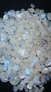 Cabujón de Piedra Lunar Azul Natural de Alta Calidad con Destello Arcoíris, Gema Suelta Pulida de Formas Variadas, Tamaño Personalizado para Fabricación de Joyas - Product Image 3