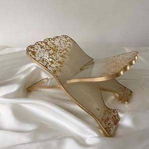 Support de Coran artisanal en résine personnalisé avec pétales de rose – Vente en gros - Product Image 3